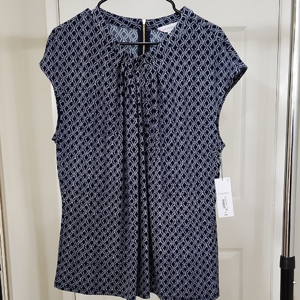 Liz Claiborne Navy and White Patterned Top